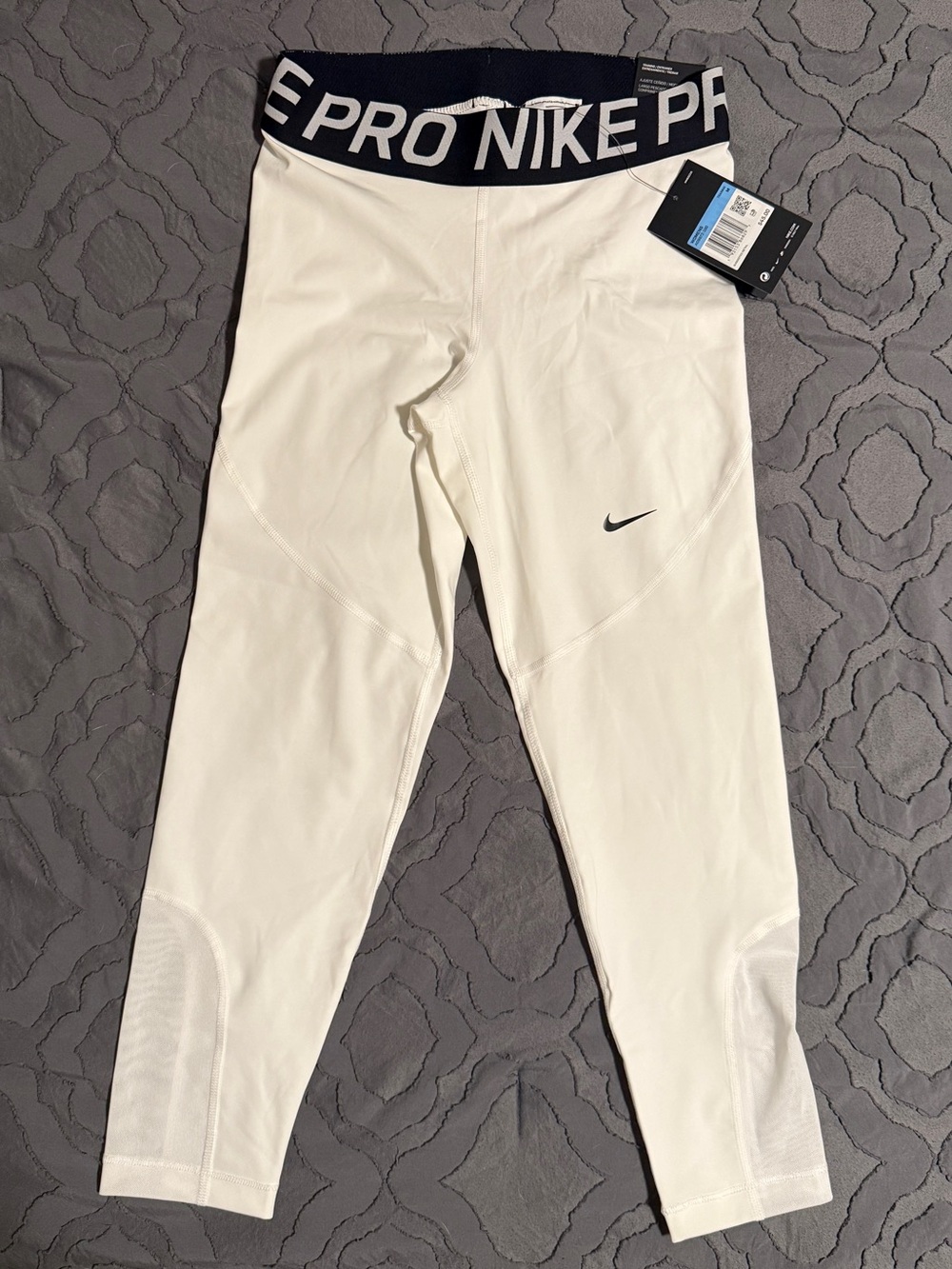 NWT Nike Pro Training White Cropped Leggings with Mesh panel, Women’s M